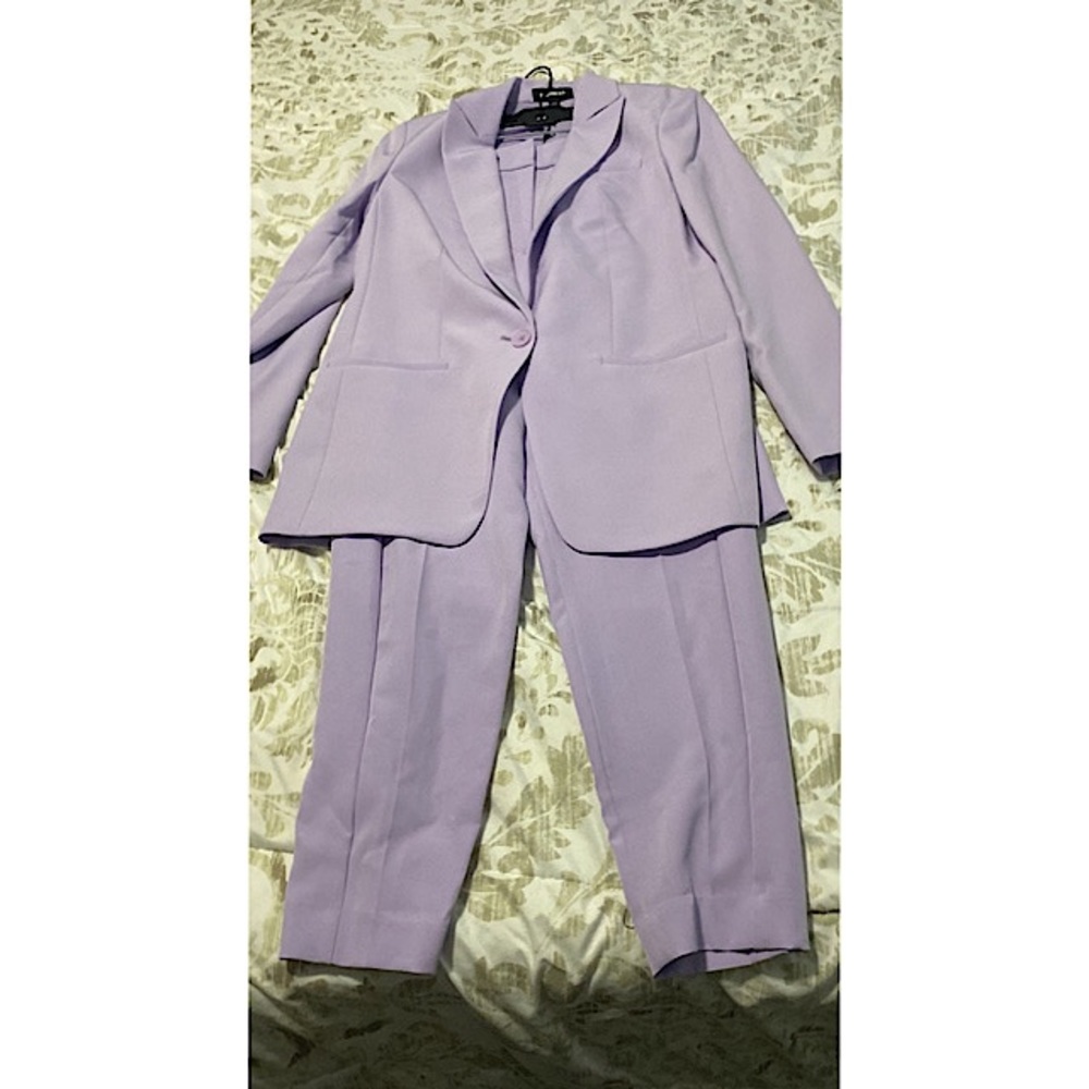 Express Suits - Picture 2 of 9